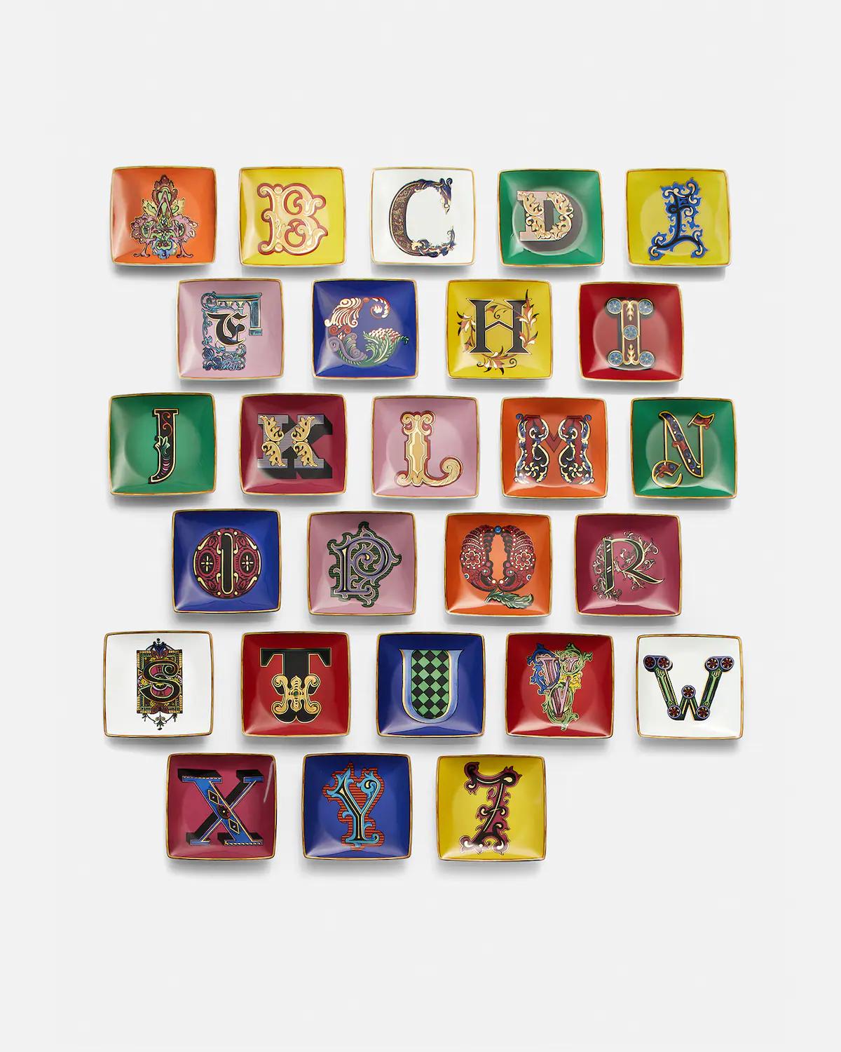 Versace Alphabet Q Square Plate 12 cm - Image 2